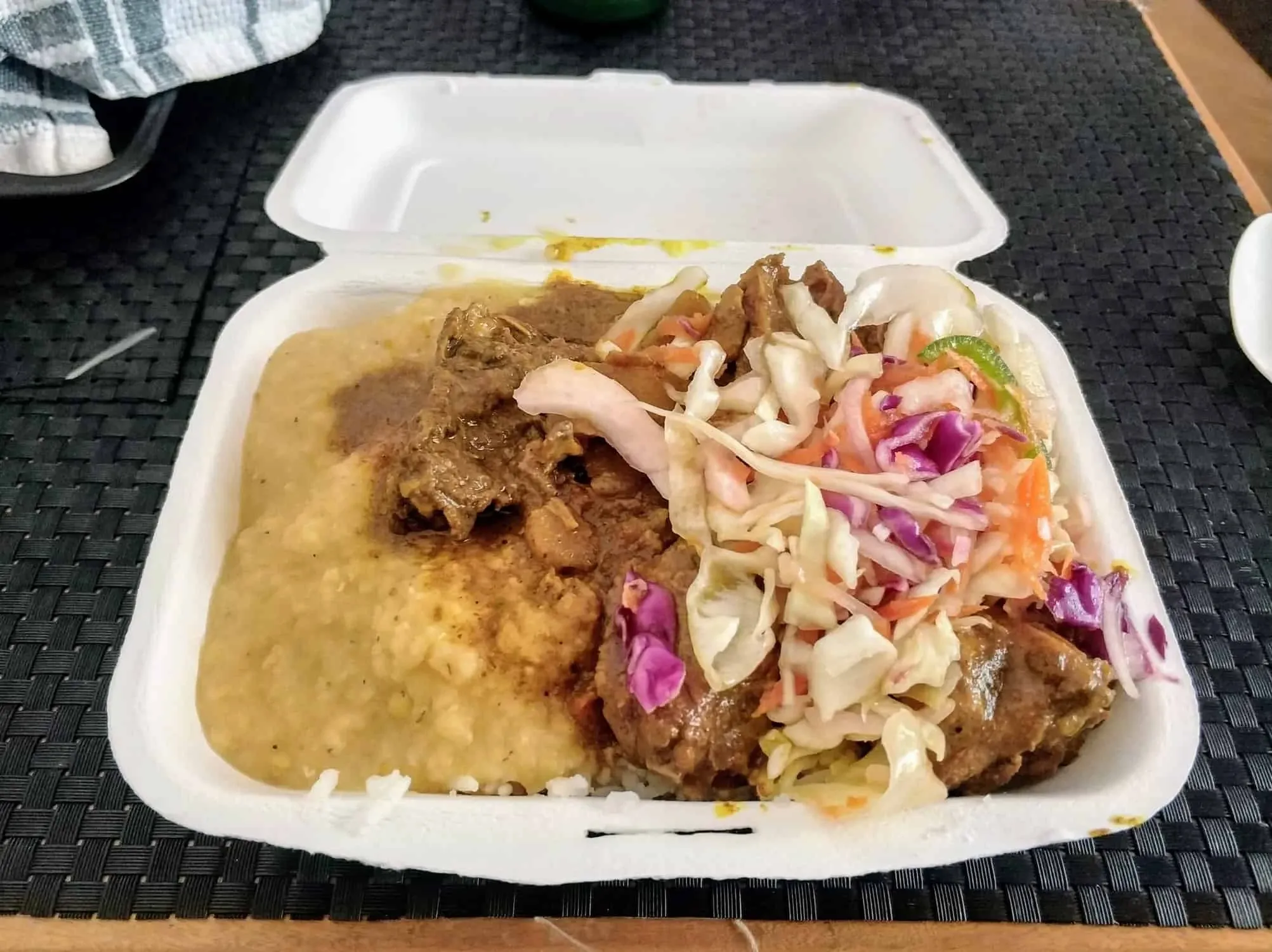 Essen vom Village Take Away Praslin Seychellen