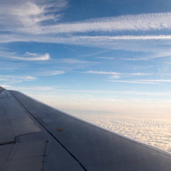 Aussicht über Flugzeugflügel