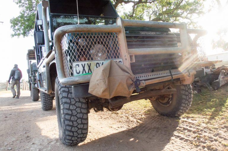 Offener Geländewagen im Schotia Private Game Reserve