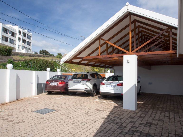 Parkplatz im Aquamarine Guest House in Mossel Bay