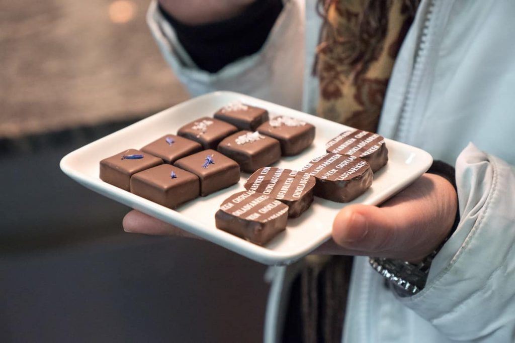 Verkostung von hochwertigen Pralinen in den Chokladfabriken auf der Food Tour Stockholm
