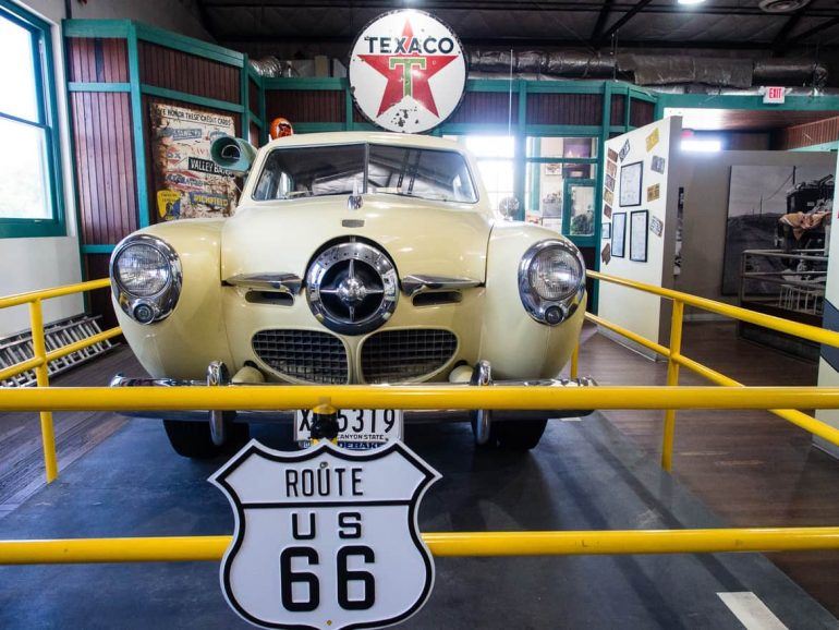 Auto im Route 66 Museum in Kingman, Arizona