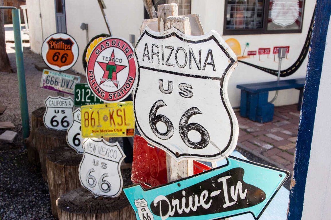 Route 66 Schilder in Seligman, Arizona