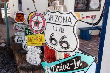 Route 66 Schilder in Seligman, Arizona