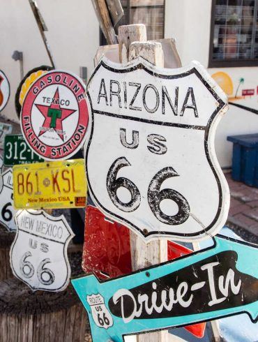 Route 66 Schilder in Seligman, Arizona