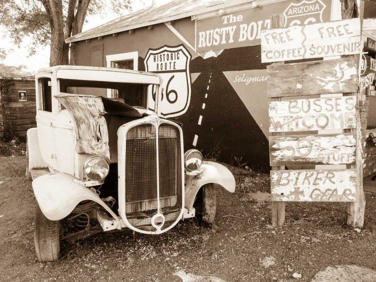 Oldie an der Route 66 in Seligman, Arizona