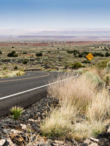 Straße beim Volcano National Monument bei Flagstaff