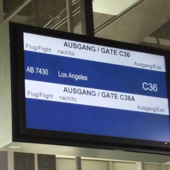 Anzeigetafel am Flughafen Düsseldorf