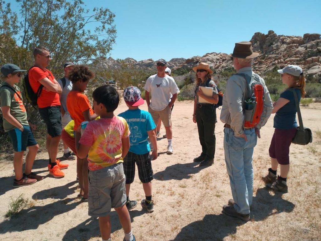 Gruppe bei der Führung über die Keys Ranch