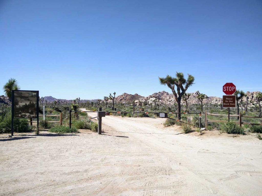 Einfahrt zur Keys Ranch im Joshua Tree Nationalpark