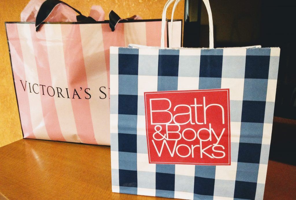 Einkaufstaschen von Victoria's Secret und Bath&Body Works