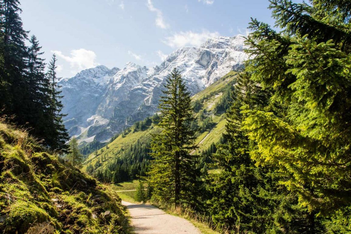 Grandioser Blick auf die Deutschen Alpen, Purtscheller Haus Wanderweg