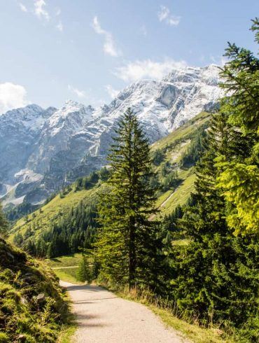 Grandioser Blick auf die Deutschen Alpen, Purtscheller Haus Wanderweg