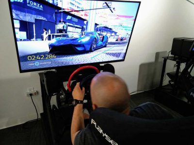 Virtuelles Autorennen im Petersen Automotive Museum in Los Angeles