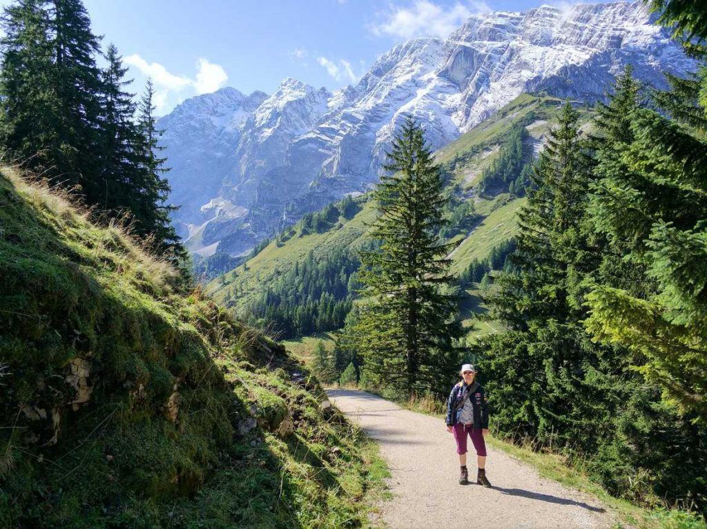 Aussicht auf die Berge bei der Wanderung zum Purtschellerhaus