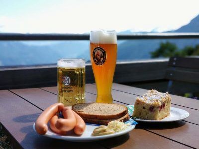 zünftige Mahlzeit im Purtscheller Haus an der Roßfeldpanoramastraße in Berchtesgaden