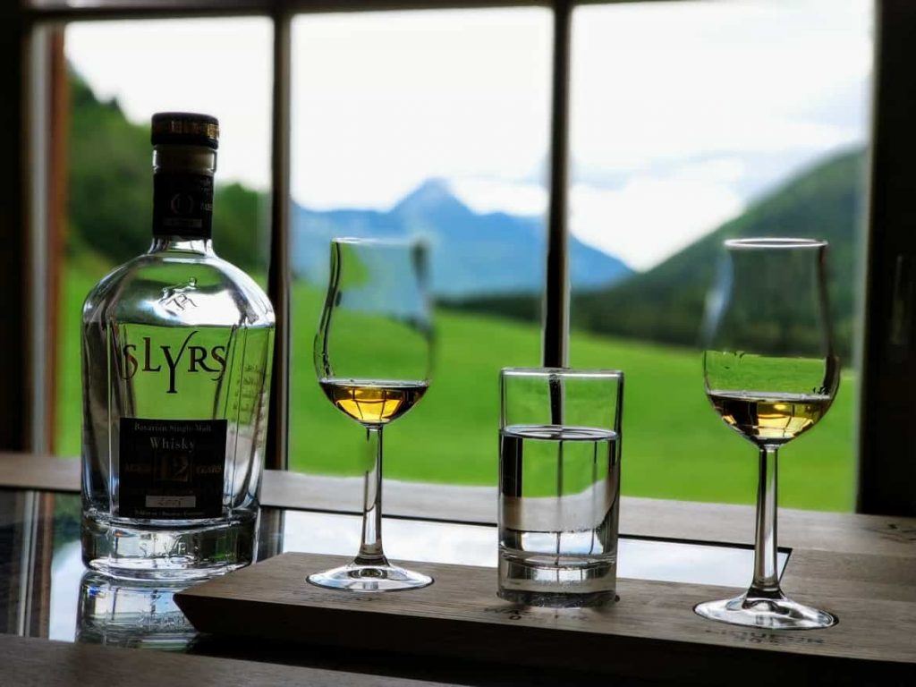 SLYRS Whisky Verkostung und Probe mit Bergpanorama