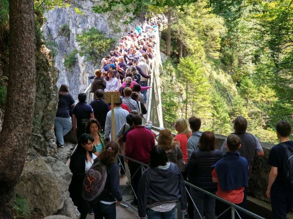 Marienbrücke voller Touris an einem normalen Wochentag