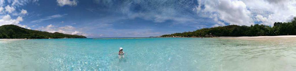 Panorama Anse Lazio im Meer auf Praslin Seychellen