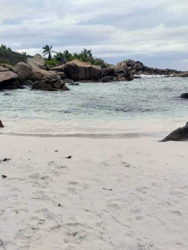 Pool an der Anse Cocos auf La Digue Seychellen