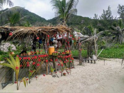 Beach Bar an der Petite Anse auf La Digue Seychellen