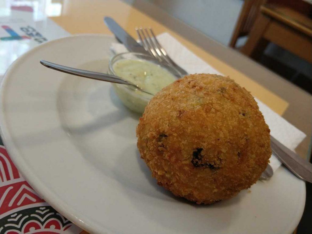 Reisbällchen in Lissabon Portugal