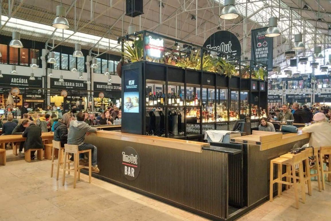 Bar im Time Out Market in Lissabon Portugal