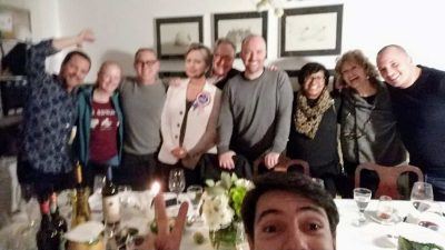 Gruppenfoto beim Secret Supper Club in Lissabon Portugal