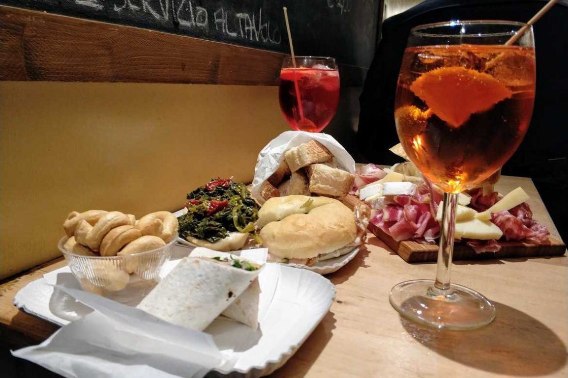 Aperitivo bei der Off the beaten path Tour in Rom Italien