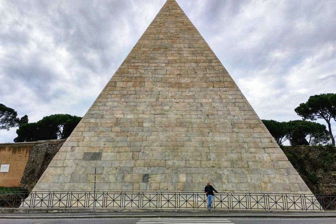 Pyramide in Rom Italien