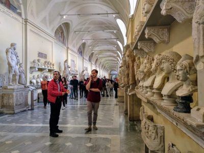 Unterwegs in den Vatikanischen Museen in Rom Italien
