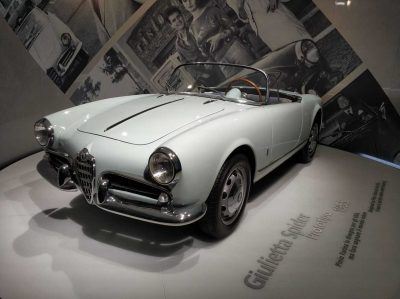 Alfa Romeo Spider im Museum in Arese Italien