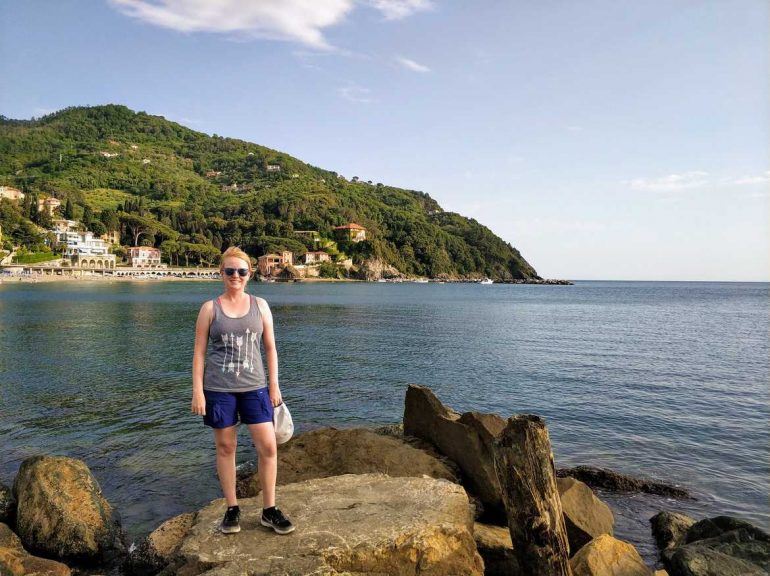 Sandra am Strand von Levanto in Italien