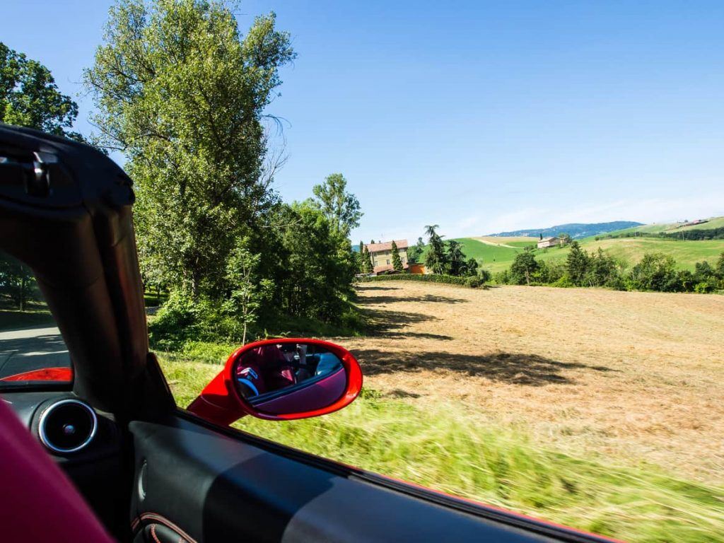 Landstraßen mit Ferrari in Maranello Italien