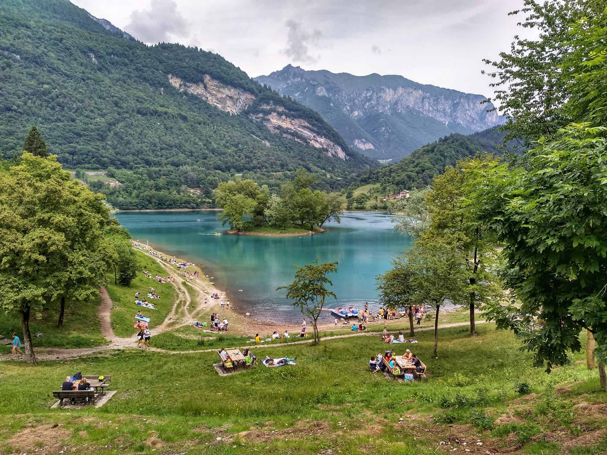 Lago di Tenno Wo du den schönsten See der Alpen findest Sonnig Unterwegs Reiseblog