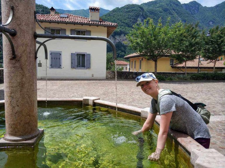 Brunnen in Bergdorf Italien