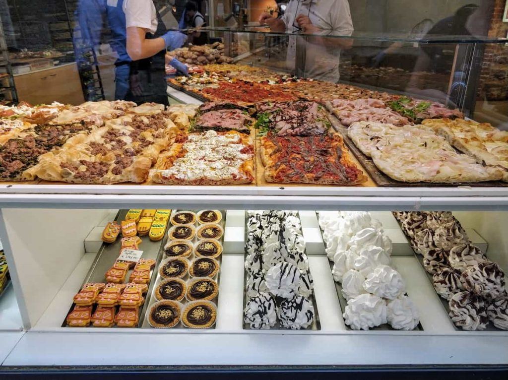 Auslage Pizza in Bergamo Italien