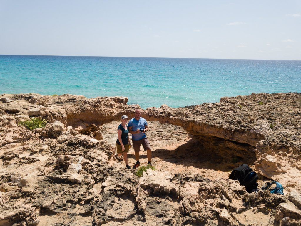 Selfie mit Drohne auf Küstenwanderung Mallorca