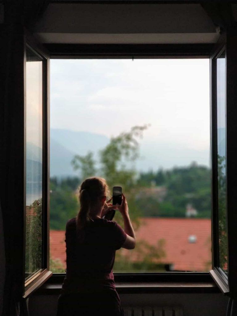 Blick aus dem Fester auf den Lago di Como Italien