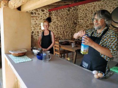 Vorbereitung der Crema Catalana auf Mallorca