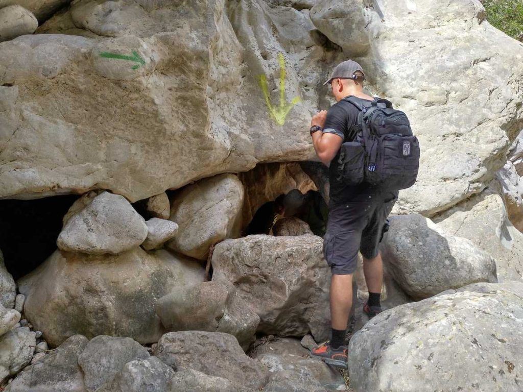 Pfeile als Wegweiser im Torrent de Pareis auf Mallorca