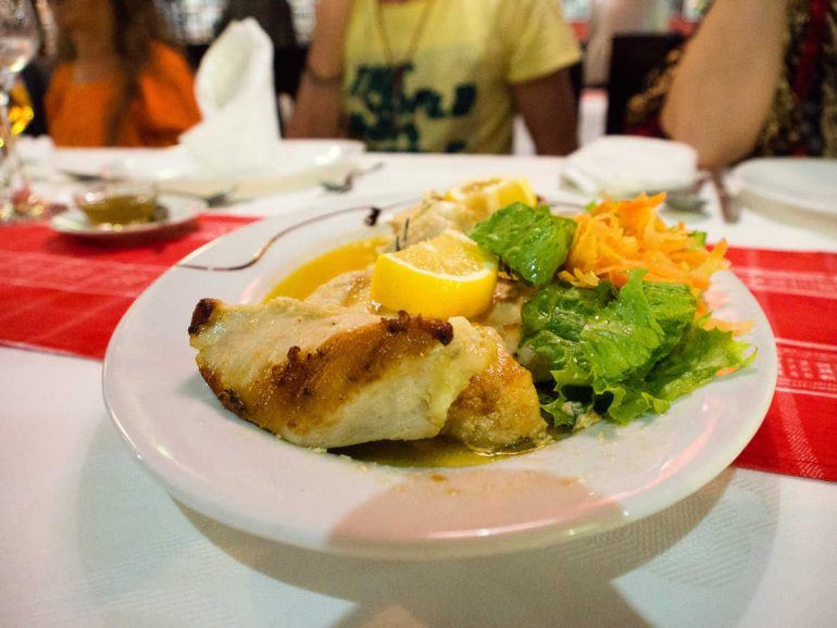 Hähnchen und Gemüseteller im 5 al da Musica in Praia Santiago Kapverden