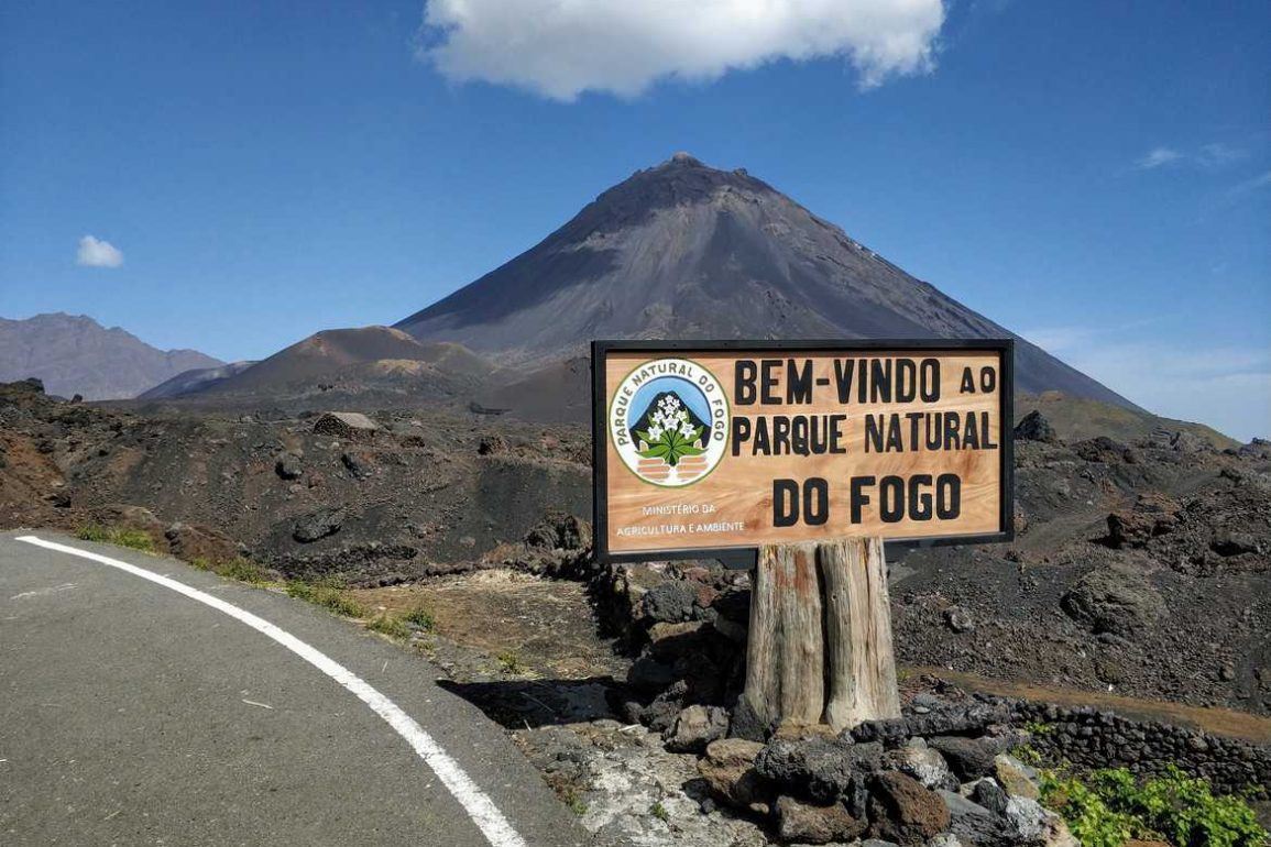 Erster Blick auf den Pico Grande auf Fogo Kapverden