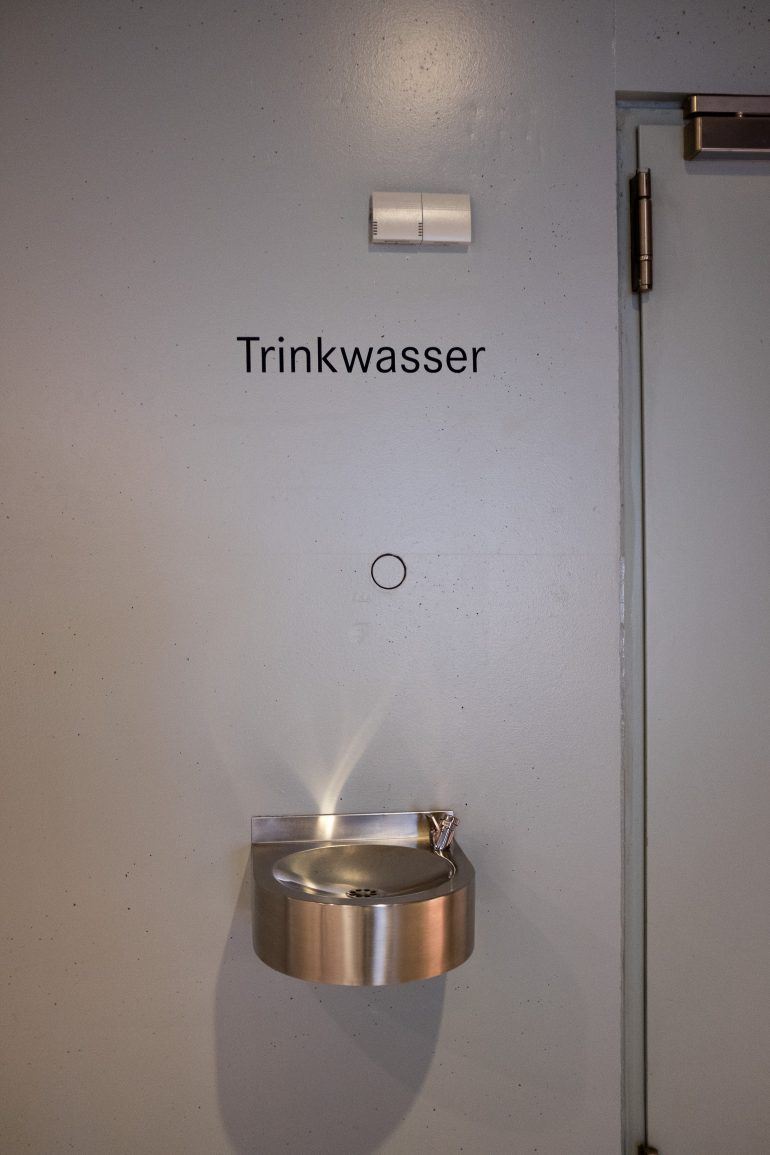 Trinkwasserspender im Mercedes-Benz Museum in Stuttgart