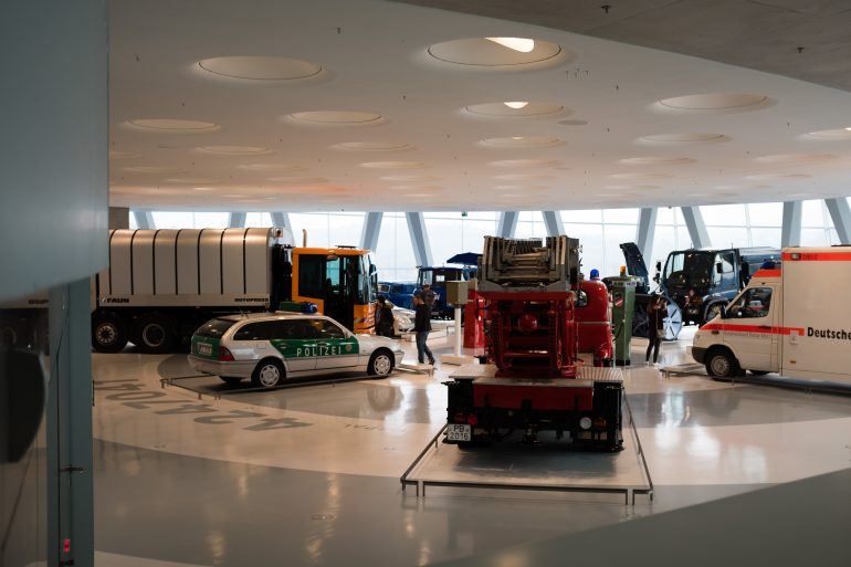 Ausstellungsraum im Mercedes-Benz Museum in Stuttgart