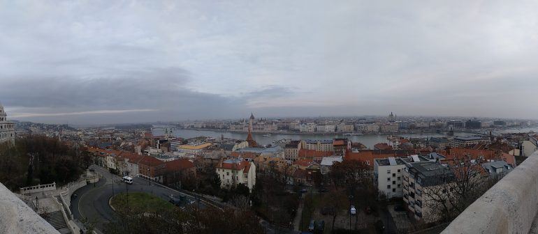 Panorama über Budapest von der Fischerbastei aus fotografiert