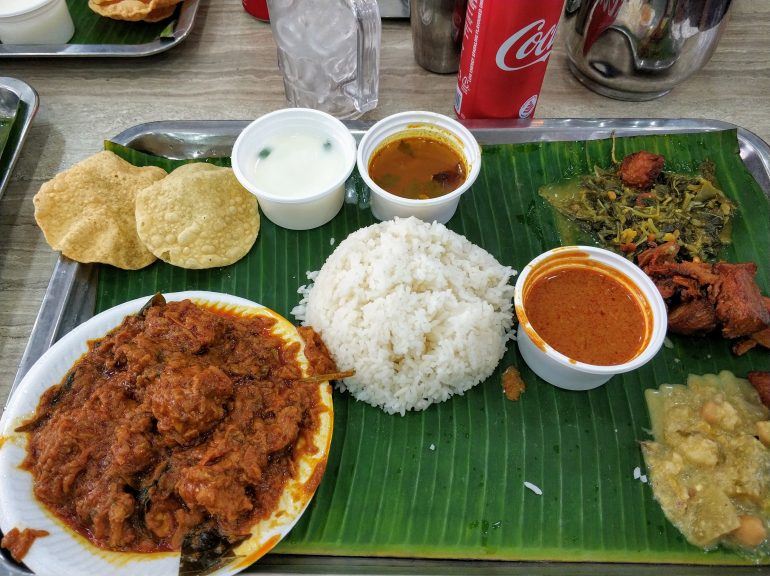 Essen im indischen Restaurant in Singapur
