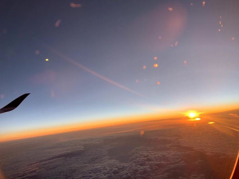 Sonnenaufgang aus Flugzeug