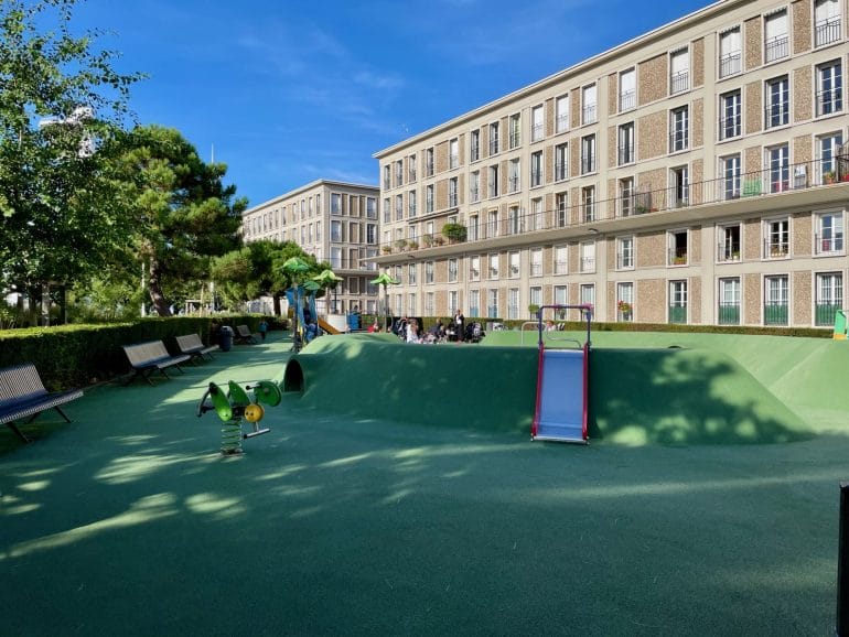 Spielplatz in Le Havre, gegenüber vom Containerdenkmal